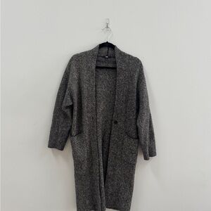 Uniqlo Black and Gray Knit Sweater